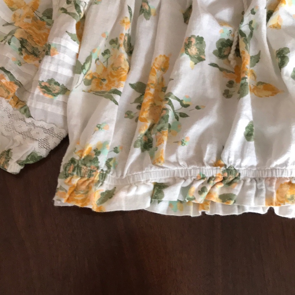 White and Yellow Blouse - Picture 7 of 8